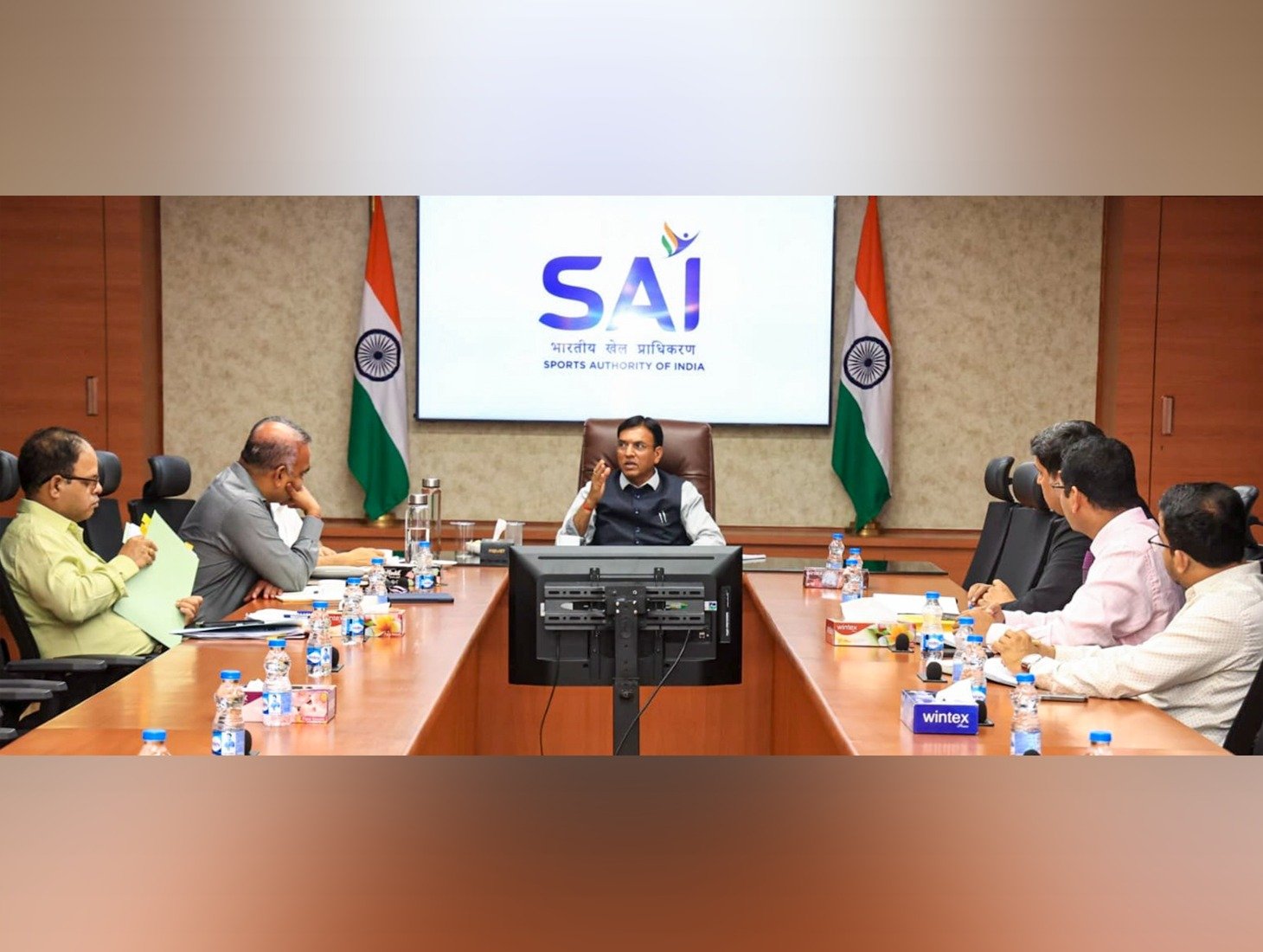 Mandaviya Holds Talks With FMSCI to Revive Formula One in India