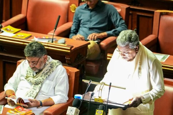 Siddaramaiah announces social media ban