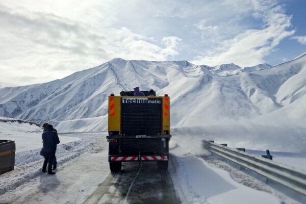 Snowstorm rescue at Sinthan Top; one killed in landslide in Kishtwar
