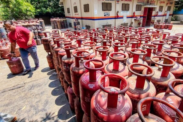Delhi Police Busts LPG Black Marketing Racket in Bawana, 75 Cylinders Seized, One Arrested