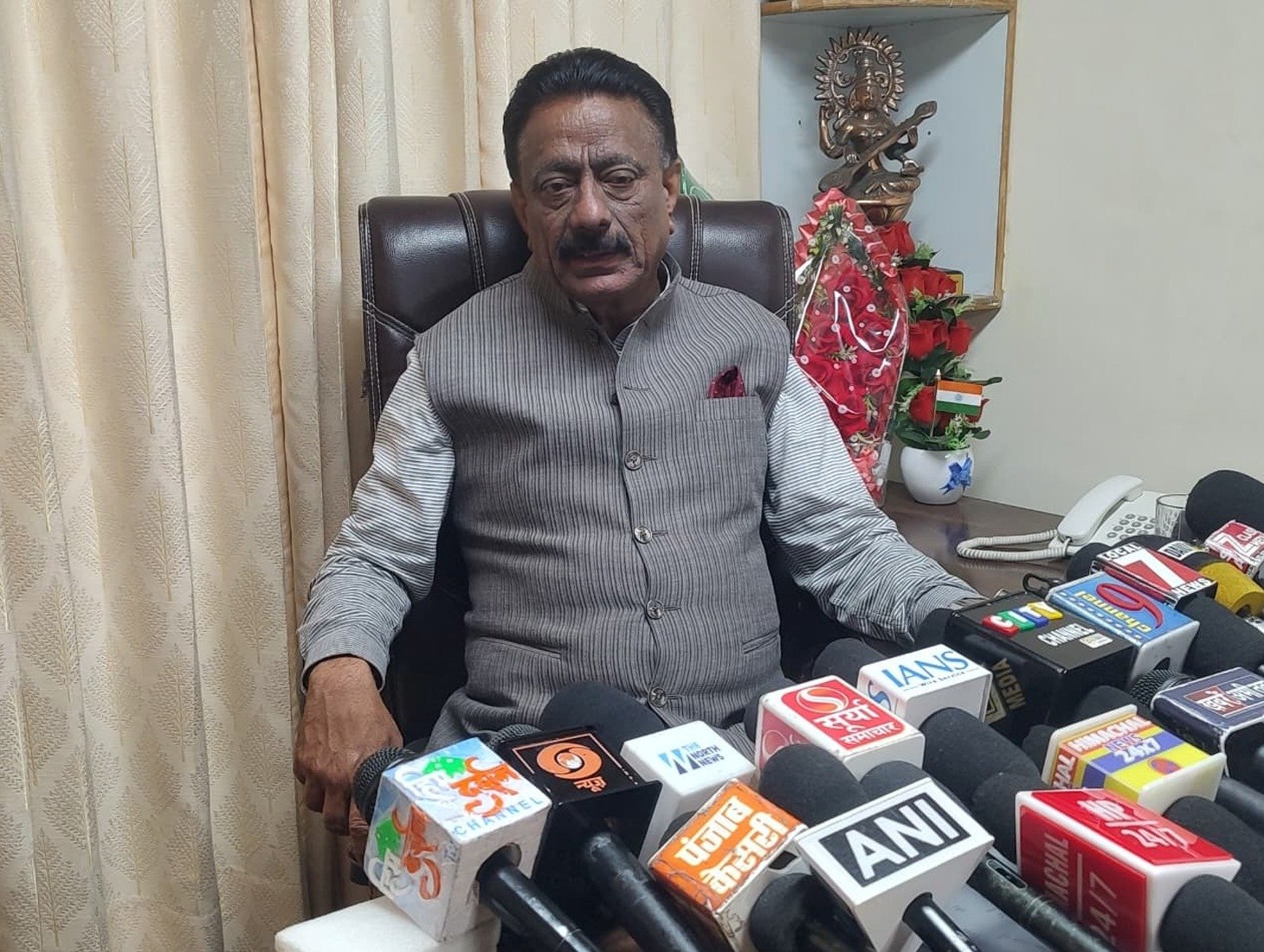 Himachal Orchardists Face Double Blow of Policy and Weather, Says Rathore