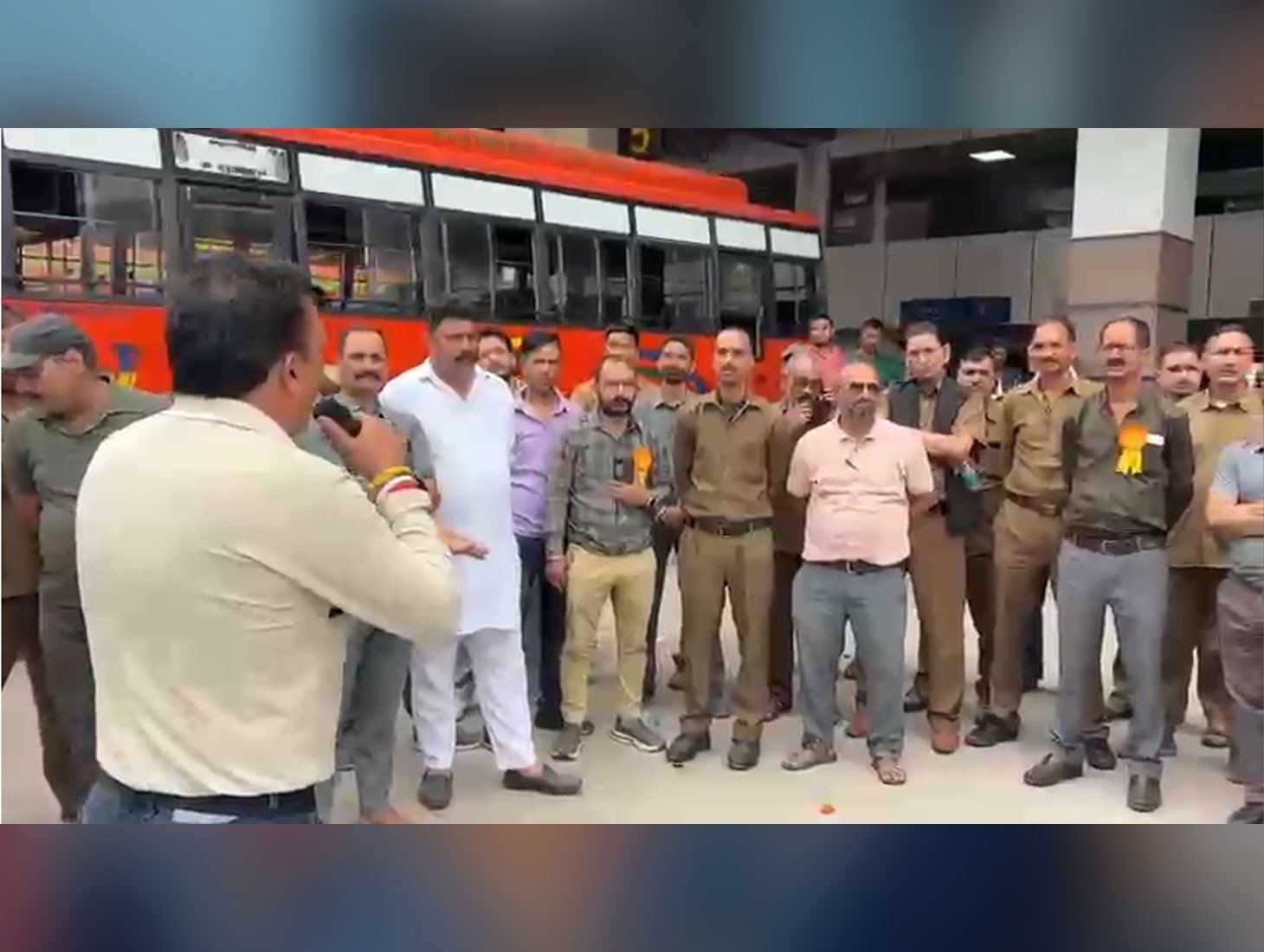 HRTC Drivers, Conductors Threaten Statewide Strike in Himachal