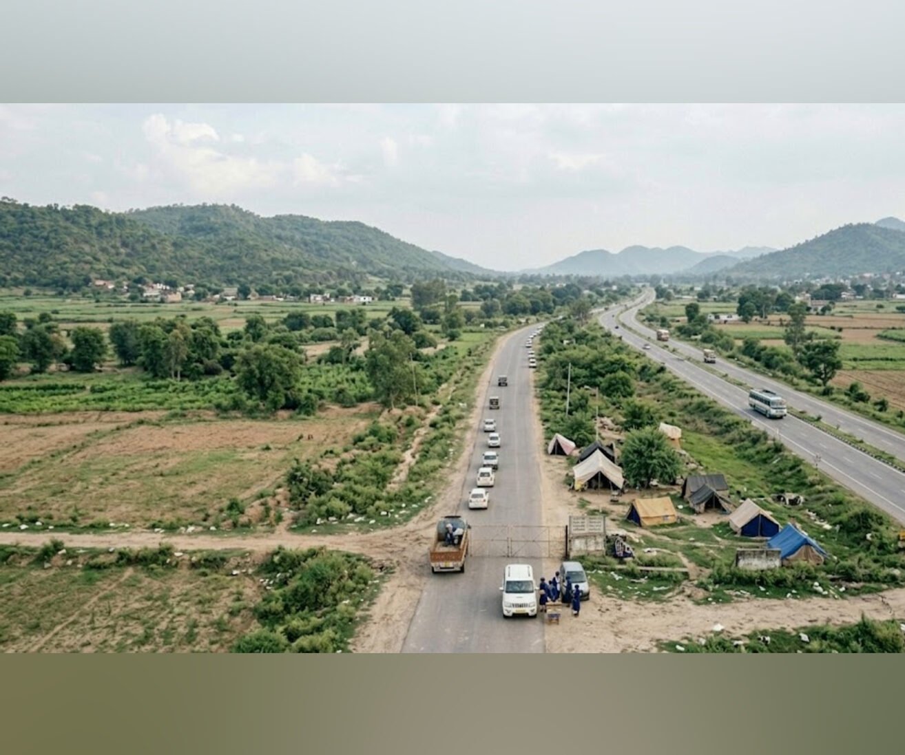 Nihang Group Stages Protest Over Himachal Vehicle Entry Tax Near Kiratpur Sahib