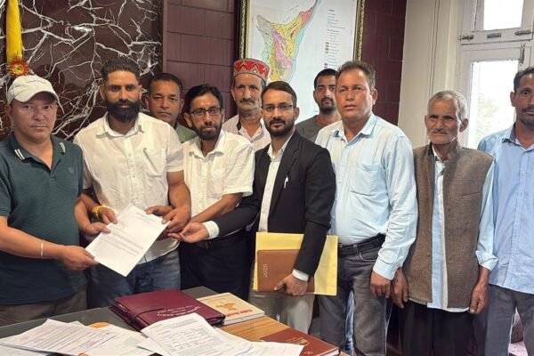 Rural Delegation Meets Jal Shakti Officials Over Water Crisis in Khrahal Valley