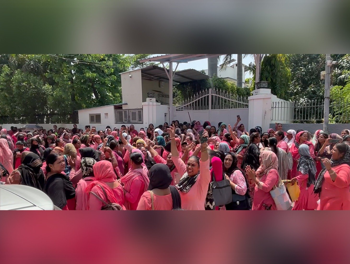 ASHA workers break barricades, hold protest outside Health Minister’s House in Patiala