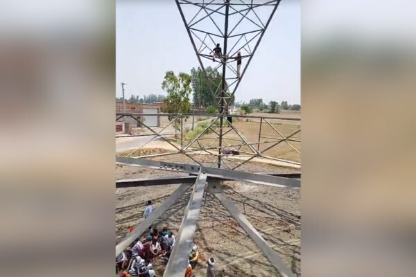1. Apprentice Linemen Intensify Agitation Outside PSPCL Head Office